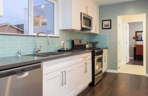 Oakland Casa | Relax in the bay. City View. Free parking on site.