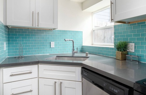 Oakland Casa | Relax in the bay . City View. Free parking on site