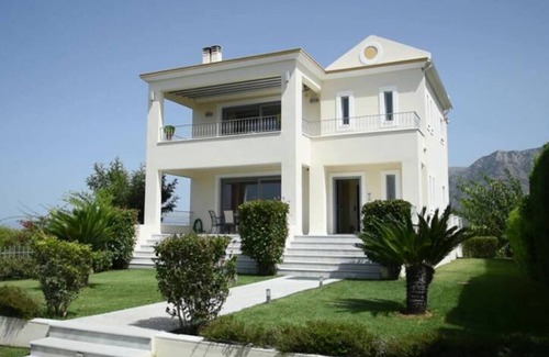 Agrilos Villa | Relax in the private Luxury Villa Dion and enjoy your vacation in Messinia.