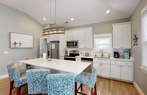 Corolla Light Condominio | Relax in this inviting condo with pool