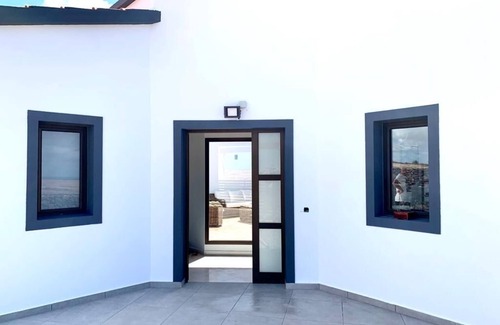 Tindaya Casa | Relájese en una elegante villa con piscina climatizada y excelentes vistas