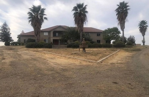 Merced County Casa | Relax on 475 acre scenic ranch, 4-Bed/BR, Surrounded by Nature, 1.5hr -Yosemite.