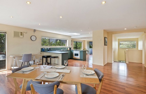 Kapiti Coast Casa | Relax on Queens - Waikanae Beach Holiday Home