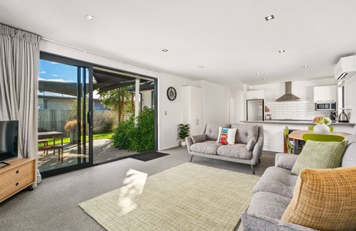 Albert Town Casa | Relax on Snowberry – Wanaka Holiday Home