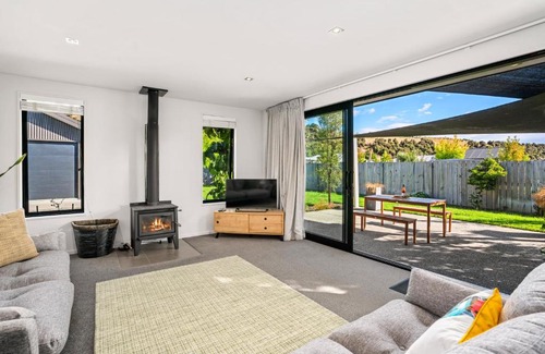Albert Town Casa | Relax on Snowberry - Wanaka Holiday Home