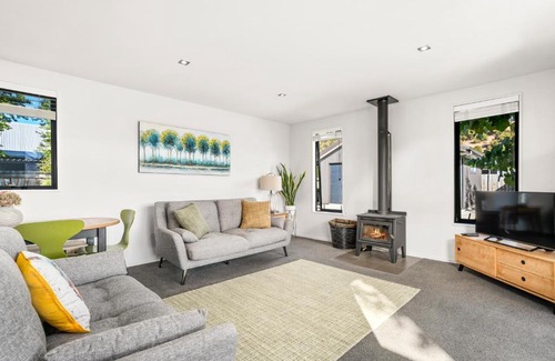 Albert Town Casa | Relax on Snowberry - Wanaka Holiday Home