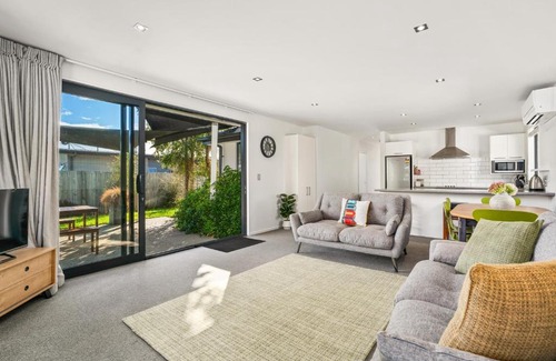 Albert Town Casa | Relax on Snowberry - Wanaka Holiday Home