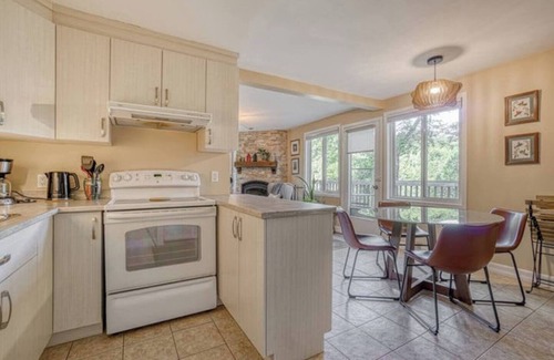 Val-des-Monts Cabaña | Relax on the Shores of Charming Lac McArthur