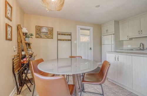 Val-des-Monts Cabaña | Relax on the Shores of Charming Lac McArthur