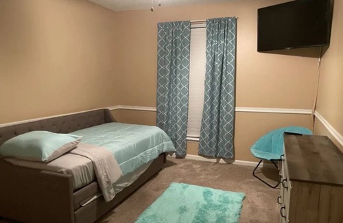 Jacksonville Casa | Relax or entertain at The Beautiful Wild Azalea