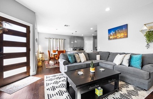 Highland Casa | Relax & Recharge - 3 BR in North Central Austin
