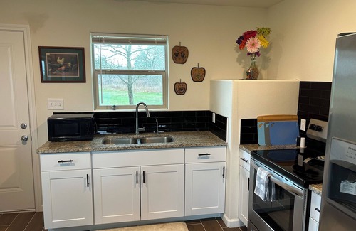 Paige Cabina | Relax & Recharge in Paige, Tx - 15 Acres, Fishing, and Farm Animals Await