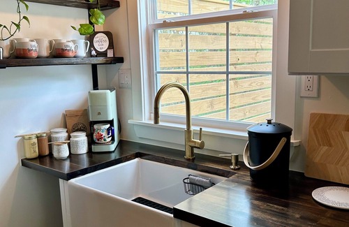 Dunlap Apartamento | Relax, rejuvenate, disconnect, and feel restored at REST on Fredonia Mountain