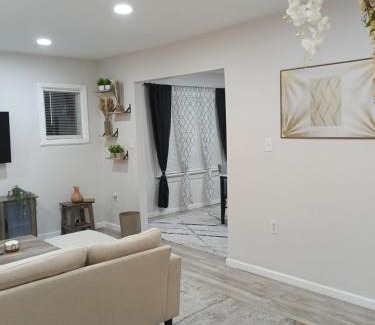 Detroit Apartamento | Relax & Stay Awhile