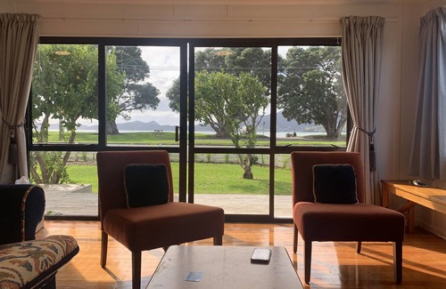 One Tree Point Casa | Relax Swim Boat Fish Explore at our classic family friendly kiwi beach bach