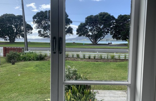 One Tree Point Casa | Relax Swim Boat Fish Explore at our classic family friendly kiwi beach bach