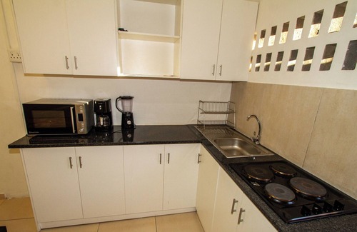 Cape Town Cabina | Relax & Unwind at LodgeOn91 !