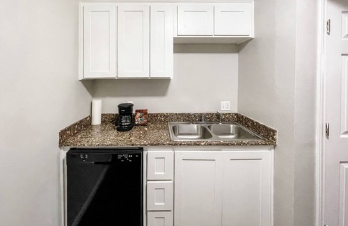 Central City Apartamento | Relax & Unwind: Convenient Commute Access