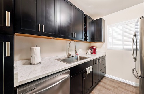 Silver Strand Casa | Relax & Unwind! Funky Beach House 1/2 Block to Sand, Dogs Welcome, Huge Patio!