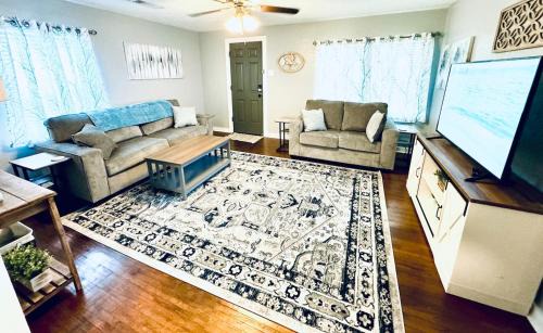 Nederland Casa | Relax & Unwind in 2BR 1BA Home in Quiet Neighborhood