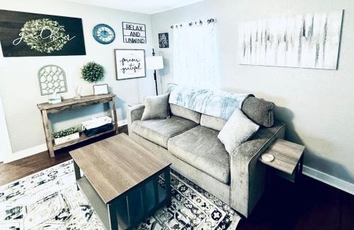 Nederland Casa | Relax & Unwind in 2BR 1BA Home in Quiet Neighborhood