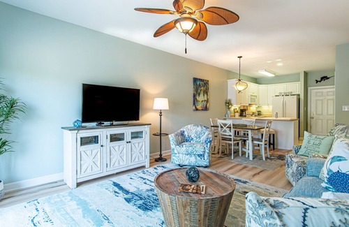 Southport Condominio | Relax & Unwind in Blue Haven!