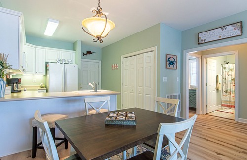 Southport Condominio | Relax & Unwind in Blue Haven!