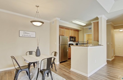 The Colony Apartamento | Relax & Unwind! Pool, Hot Tub & Gym Near Grandscape, Legacy West, and Frisco!