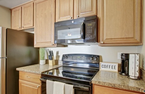 The Colony Apartamento | Relax & Unwind! Pool, Hot Tub & Gym Near Grandscape, Legacy West, and Frisco!
