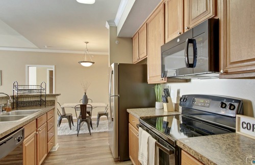 The Colony Apartamento | Relax & Unwind! Pool, Hot Tub & Gym Near Grandscape, Legacy West, and Frisco!