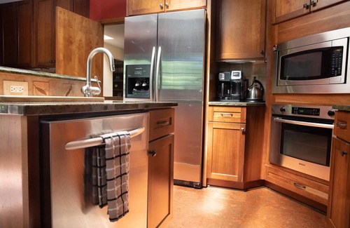 Asheville Casa | Relájese con una vista A solo 5 minutos del centro de Asheville NUEVOS DESCUENTOS APLICADOS