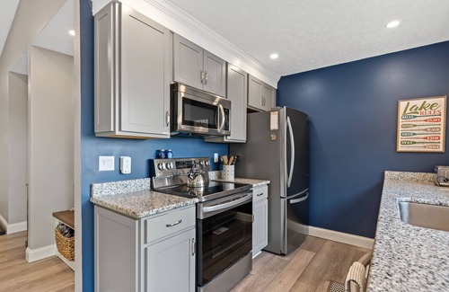 Kingston Casa | Relax with a view of the lake