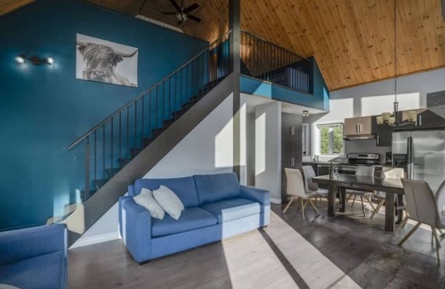 Saint-Raymond Cabina | Relax with Mountain Views, Hot tub and Fireplace