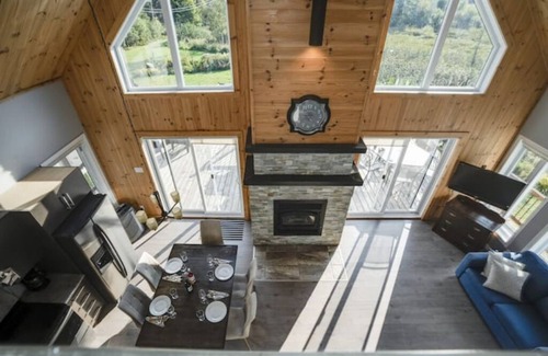 Saint-Raymond Cabina | Relax with Mountain Views, Hot tub and Fireplace