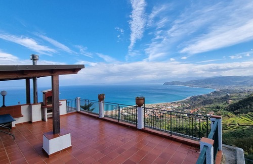 Galbato Casa | Relax with sensational views of the sea and mountains