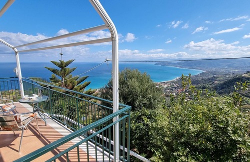 Galbato Casa | Relax with sensational views of the sea and mountains