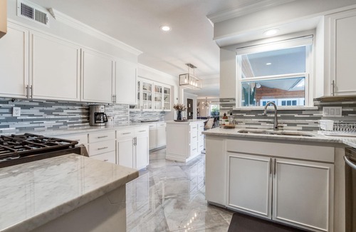 Lake Highlands Casa | Relax with Style 5BD/4.5BA Location and Amenities