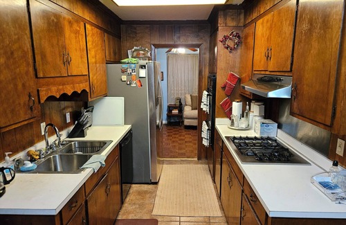 Tougaloo Casa | Relax with the family in this peaceful space and quiet neighborhood. 3 BR & 2bth