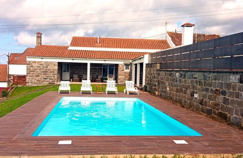 Nordeste Cabaña | Relax with the family, enjoying the garden ,pool as well as the sea views.