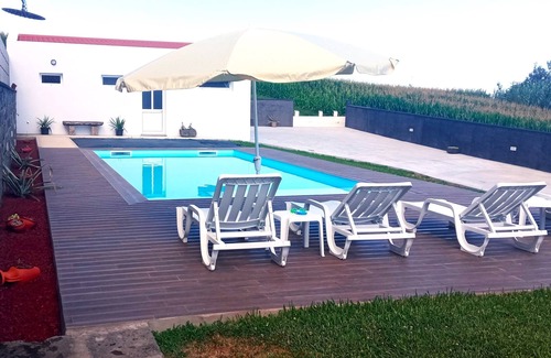 Nordeste Cabaña | Relax with the family, enjoying the garden ,pool as well as the sea views.