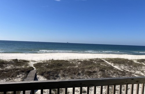 Southpointe Casa | ¡Quédate en la playa! 2 pisos, 4 habitaciones, 3 baños. Perfecto frente a la playa.