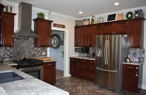 Gansevoort Casa | Relax within minutes to Saratoga w/privacy & green space, pool/pool house, 5Beds