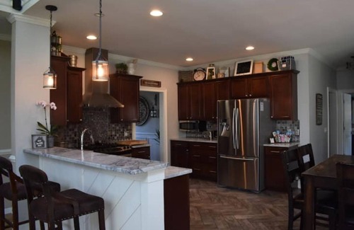 Gansevoort Casa | Relax within minutes to Saratoga w/privacy & green space, pool/pool house, 5Beds