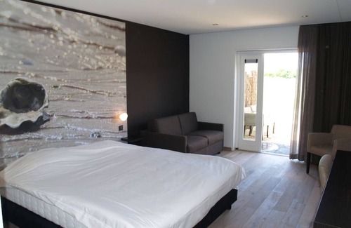 Renesse Hotel | Relaxation Awaits at Estate Room w/ Garden Views in Zeeland
