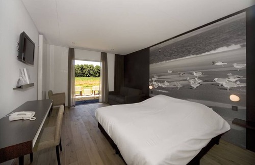 Renesse Hotel | Relaxation Awaits at Estate Room w/ Garden Views in Zeeland