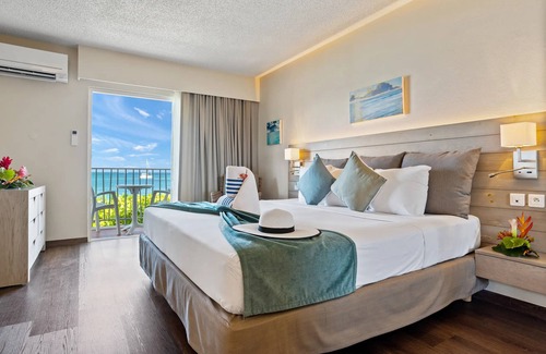 Grand Case Complejo | Relaxation Meets Adventure | Beachfront Stay w/Views & Water Sports
