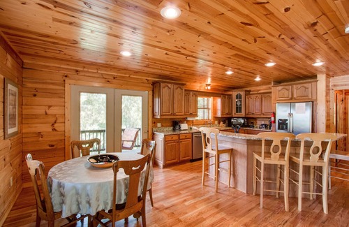 Silver Point Chalet De Esquí | ¡Por tranquilidad, entretenimiento y paz, este es el hogar!