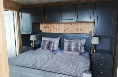 Kviteseid Cabina | Casa de madera con maravillosas vistas a la montaña y al lago, esquí, senderismo, natación, perros permitidos