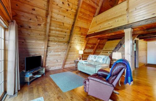 Flat Hollow Marina Casa | RelaxAwhile Cabins-GetAway Grove