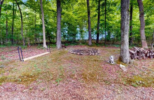 Flat Hollow Marina Casa | RelaxAwhile Cabins-GetAway Grove